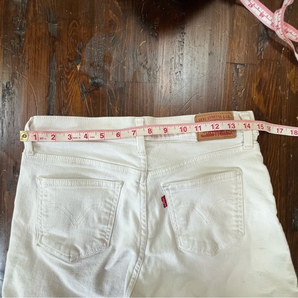 Levi’s pre-loved no flaws white denim stretch 4” inch inseam shorts size 28 - Picture 3 of 7